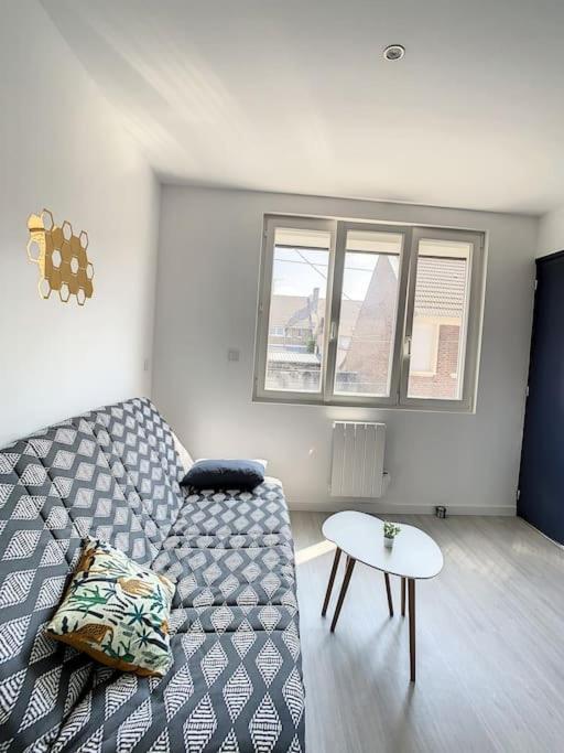 Cosy T2 Wifi Parking Proche Gare Centre Ville Сен-Кантен Экстерьер фото