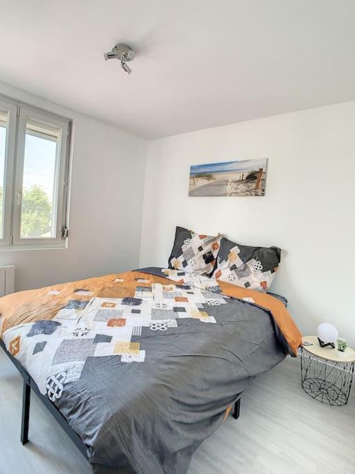 Cosy T2 Wifi Parking Proche Gare Centre Ville Сен-Кантен Экстерьер фото