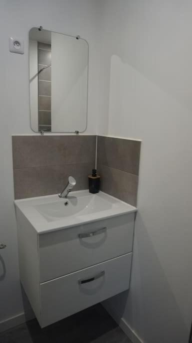 Cosy T2 Wifi Parking Proche Gare Centre Ville Сен-Кантен Экстерьер фото