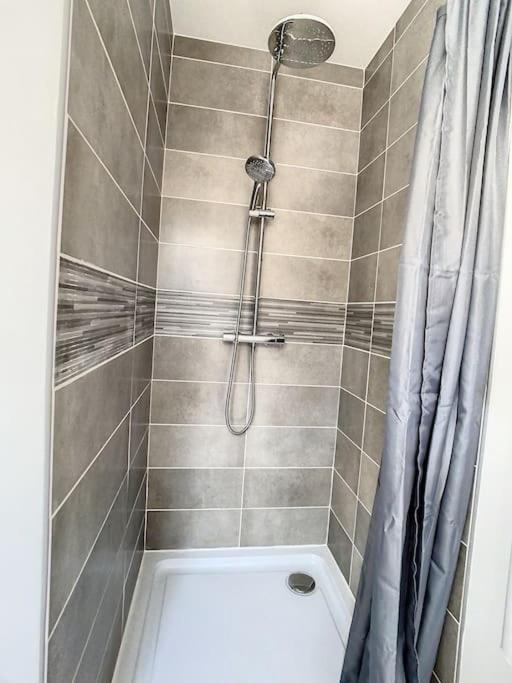 Cosy T2 Wifi Parking Proche Gare Centre Ville Сен-Кантен Экстерьер фото