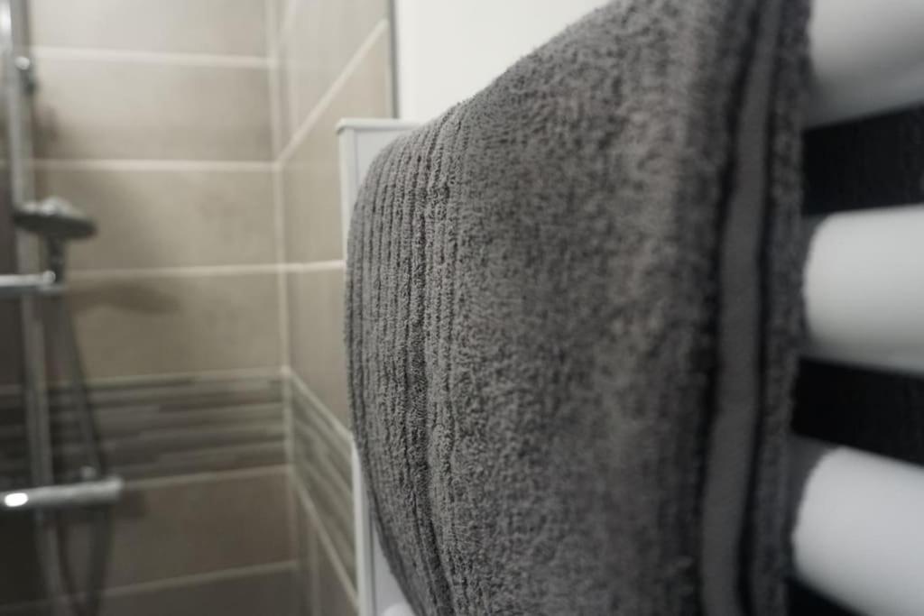 Cosy T2 Wifi Parking Proche Gare Centre Ville Сен-Кантен Экстерьер фото